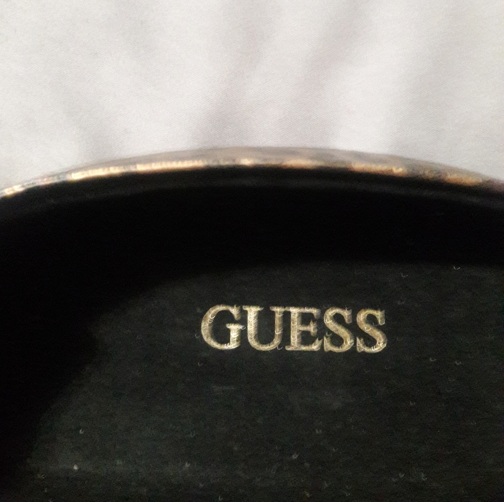 GUESS LEOPARD GLASSES CASE - Picture 3 of 3